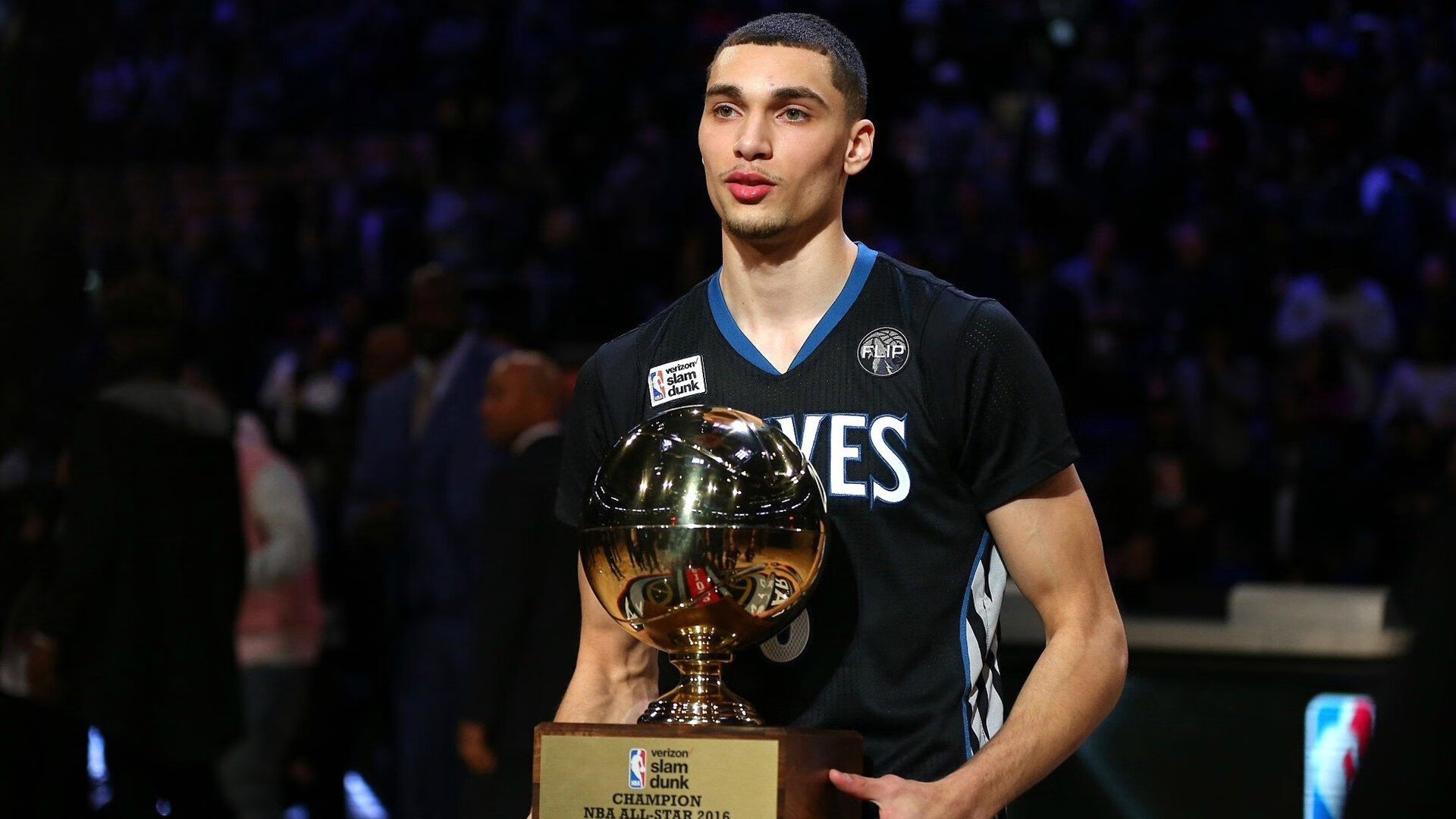 太阳狂胜篮网，范弗利特连续得分拉开差距