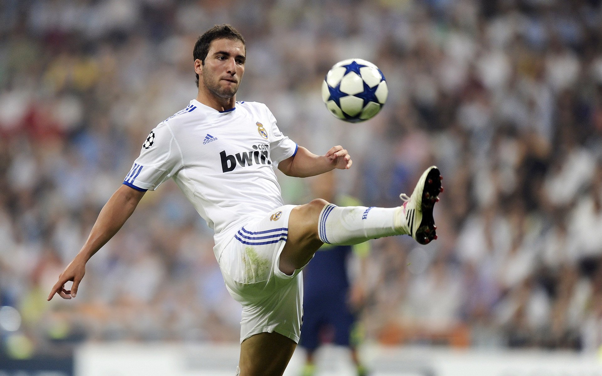 当中国对阵韩国遇上德布劳内进攻端无人可挡,一场跨越维度的足球启示